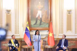 Quyền Tổng thống Venezuela Delcy Rodríguez phát biểu tại sự kiện. (Ảnh: Phủ Tổng thống Venezuela/TTXVN phát)