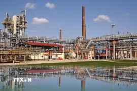 Nhà máy của Công ty hóa dầu Gazprom Neftekhim Salavat ở vùng Bashkortostan, Nga. (Ảnh: TASS/TTXVN)