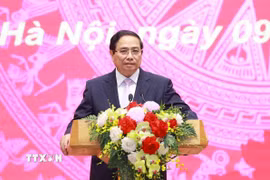 Thủ tướng Phạm Minh Chính động viên, tuyên dương các lực lượng hỗ trợ Myanmar khắc phục hậu quả động đất. (Ảnh: Dương Giang/TTXVN)