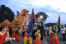 Ngày hội quảng diễn Lân-Sư-Rồng và treo, rước đèn Trung Thu thành phố Huế năm 2025. (Ảnh: Mai Trang/TTXVN)