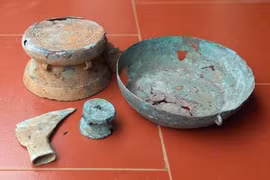 Người dân tặng cổ vật quý từ thời Hùng Vương cho bảo tàng