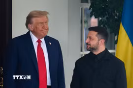 Tổng thống Mỹ Donald Trump (trái) đón Tổng thống Ukraine Volodymyr Zelensky tại Washington D.C. ngày 18/8. (Nguồn: THX/TTXVN)