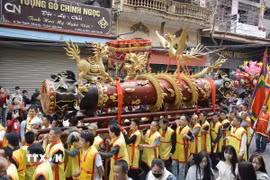 Hội Đồng Kỵ thu hút đông đảo người tham gia. (Ảnh: Thái Hùng/TTXVN)