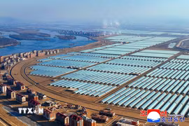 Quang cảnh trang trại nhà kính ở Sinuiju, Triều Tiên. (Ảnh: Yonhap/TTXVN)