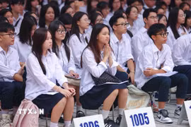 Tân học sinh khối 10 hào hứng, vui tươi cùng nhau bắt đầu một hành trình mới dưới mái trường Việt Đức. (Ảnh: Thanh Tùng/TTXVN)