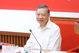 Tổng Bí thư, Chủ tịch nước Tô Lâm trao đổi và truyền đạt Chuyên đề. (Ảnh: Thống Nhất/TTXVN)