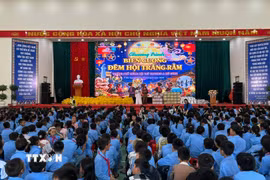 Đêm hội "Biên cương - Đêm hội trăng rằm" tại Trường tiểu học và Trung học cơ sở bán trú xã A Mú Sung (Lào Cai). (Ảnh: TTXVN phát)