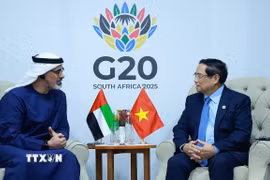 Thủ tướng Phạm Minh Chính gặp Hoàng Thái tử Abu Dhabi thuộc Các Tiểu vương quốc Arab Thống nhất (UAE) Khaled bin Mohamed bin Zayed Al Nahyan. (Ảnh: Dương Giang/TTXVN)