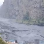 Cận cảnh lũ quét tại Nepal cuốn trôi hàng chục ngôi nhà