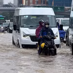 Hà Nội ngập nhiều tuyến phố sau mưa lớn kéo dài