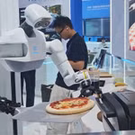 Robot làm pizza, phục vụ trà tại hội chợ Trung Quốc - ASEAN 