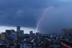 Miền Bắc sắp đón thêm mưa lớn: Tiềm ẩn nguy cơ mưa đá và gió giật mạnh