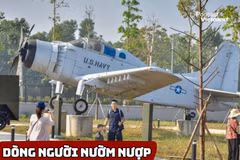 Dòng người nườm nượp tham quan Bảo tàng Lịch sử Quân sự Việt Nam dịp Quốc khánh
