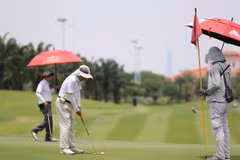 Hạ chức một trưởng phòng cấp Sở ở Phú Thọ vì chơi golf trong giờ làm việc 