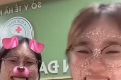 Bệnh viện Đức Giang lên tiếng về clip 2 cô gái mặc đồ nhân viên y tế livestream phản cảm