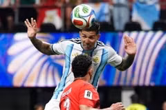 Bùng nổ tranh cãi về bàn thắng ấn định tỷ số 3-2 của Argentina vào lưới Ai Cập