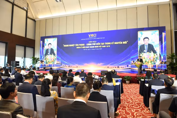Doanh nhân Việt Nam: Từ yêu cầu tăng trưởng cao đến đổi mới mô hình phát triển