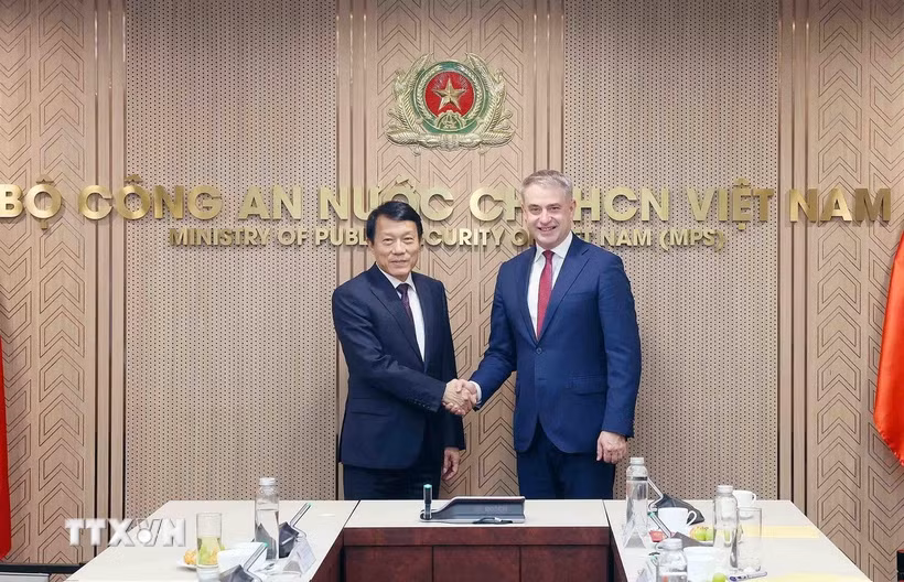 Đại tướng Lương Tam Quang, Bộ trưởng Bộ Công an tiếp Phó Thủ tướng, Bộ trưởng Bộ Kỹ thuật số Cộng hòa Ba Lan Krzysztof Gawkowski. (Nguồn: Phạm Kiên/TTXVN)