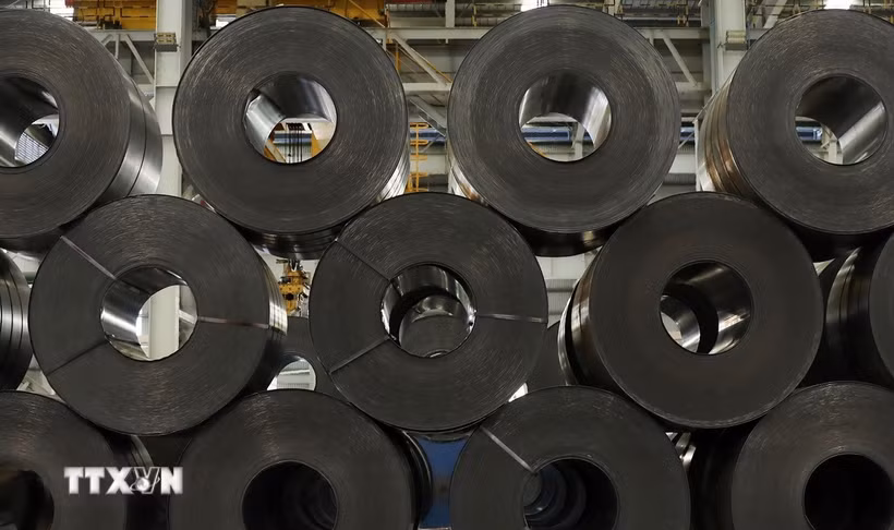 Thép cuộn cán nóng HRC là sản phẩm chủ lực của nhà máy thép Hoà Phát Dung Quất, Quảng Ngãi được sử dụng nhiều trong nước và xuất khẩu. (Ảnh: Quốc Khánh/TTXVN)
