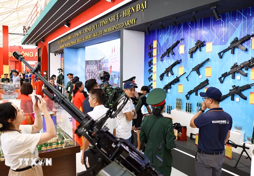Gian trưng bày của Bộ Quốc phòng tại triển lãm thành tựu Đất nước "80 năm hành trình Độc lập - Tự do - Hạnh phúc". (Ảnh: Thanh Tùng/TTXVN)