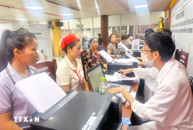 Thành phố Hồ Chí Minh khám tầm soát sức khỏe sinh sản miễn phí cho 35.000 nữ công nhân. (Ảnh: Thanh Vũ/TTXVN)