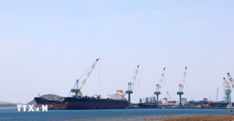 Khu kinh tế Vân Phong (tỉnh Khánh Hòa) có nhiều thế mạnh phát triển logistics và đóng tàu thủy. (Ảnh: Xuân Triệu/TTXVN)