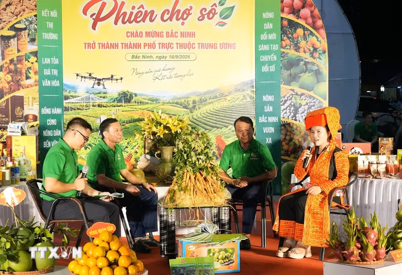 Các đại biểu tham gia chia sẻ tại phiên livestream “Phiên chợ nông sản an toàn tỉnh Bắc Ninh năm 2026.” (Ảnh: Đồng Thúy/TTXVN)
