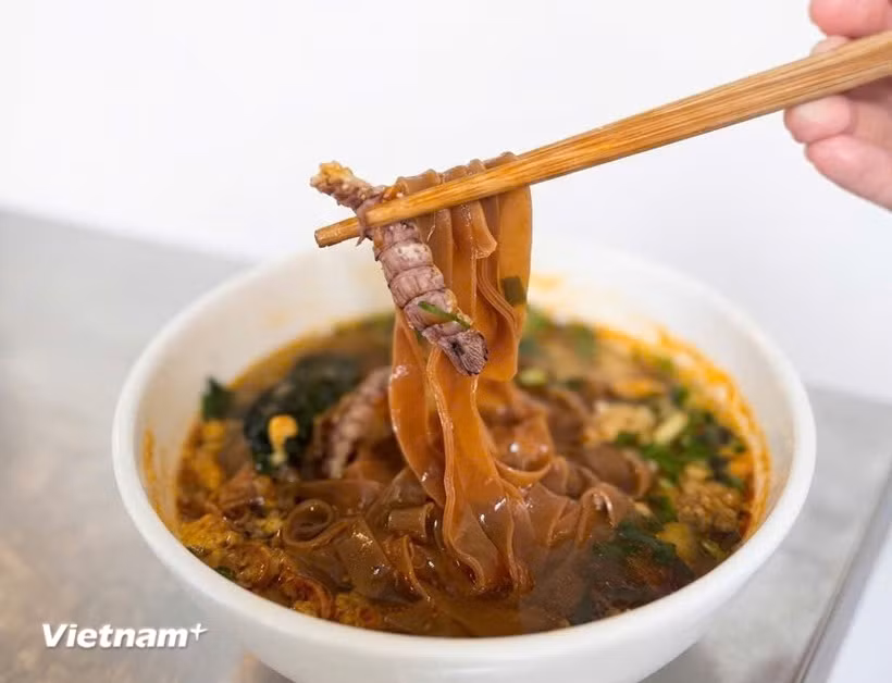 Một bát bánh đa nóng thường được lựa chọn cho bữa sáng, nhưng cũng có thể trở thành món ăn bất cứ lúc nào trong ngày. (Nguồn: Vietnam+)