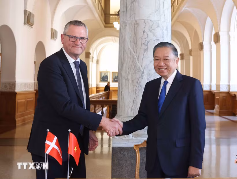 Tổng Bí thư, Chủ tịch nước Tô Lâm hội kiến Chủ tịch Quốc hội Đan Mạch Henrik Frandsen. (Ảnh: Thống Nhất/TTXVN)