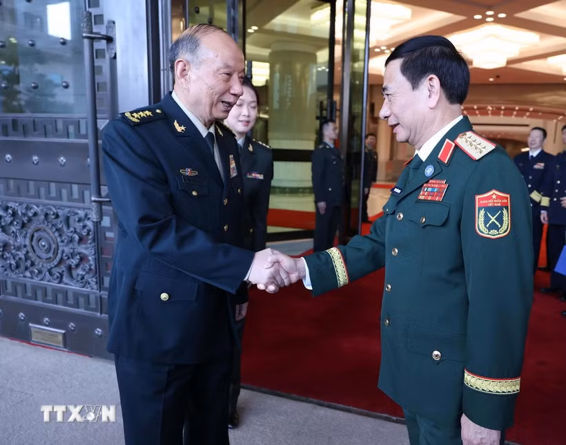 Đại tướng Phan Văn Giang gặp Phó Chủ tịch Quân ủy Trung ương Trung Quốc Trương Thăng Dân. (Ảnh: TTXVN phát)
