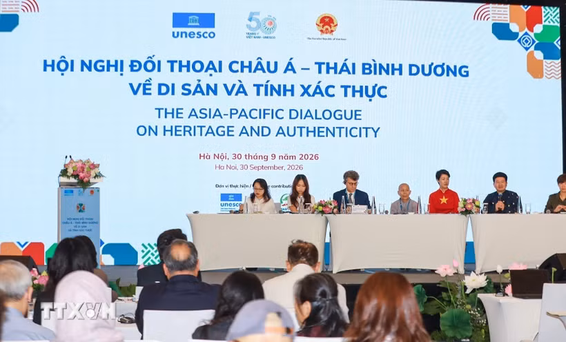 Các đại biểu thảo luận tại Phiên thảo luận chuyên đề: Cộng đồng, tri thức và quản trị dài hạn; định hướng tương lai: những suy ngẫm từ Hà Nội về Tính xác thực và Giá trị nổi bật toàn cầu. (Ảnh: Khánh Hòa/TTXVN)