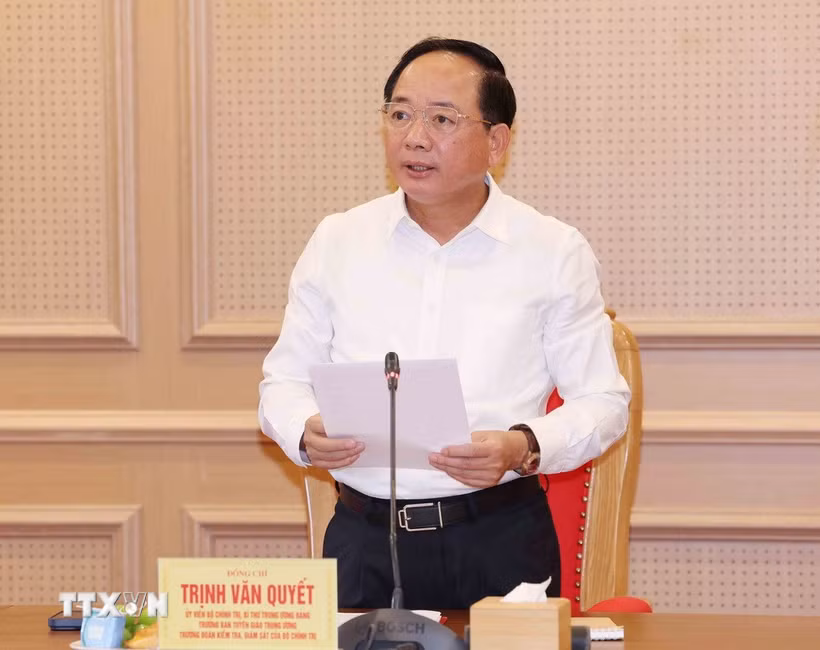 Đồng chí Trịnh Văn Quyết, Ủy viên Bộ Chính trị, Bí thư Trung ương Đảng, Trưởng Ban Tuyên giáo Trung ương, Trưởng đoàn Kiểm tra, giám sát số 229, phát biểu tại Hội nghị ở điểm cầu Hà Nội. (Ảnh: Phương Hoa/TTXVN)