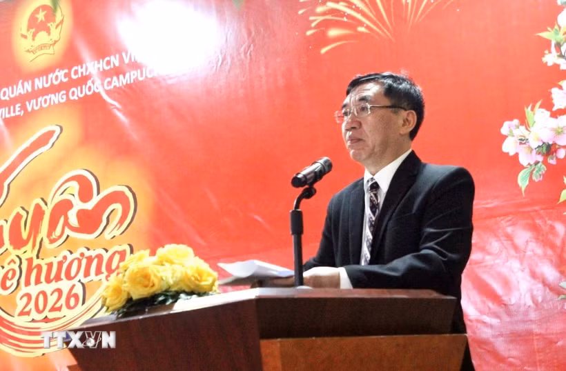 Tổng Lãnh sự Việt Nam tại tỉnh Preah Sihanouk Lại Xuân Chiến phát biểu tại chương trình. (Ảnh: Quang Anh/TTXVN)
