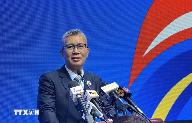 Bộ trưởng Zafrul Abdul Aziz tại họp báo. (Ảnh: Viên Luyến/TTXVN)