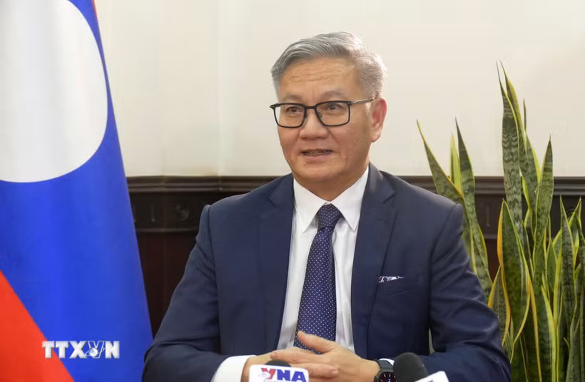 Bộ trưởng Bộ Ngoại giao Lào Thongsavanh Phomvihane trả lời phỏng vấn. (Ảnh: Xuân Tú/TTXVN)