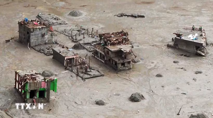 Thiệt hại sau lũ quét tại Rasuwa, Nepal. (Ảnh: ANI/TTXVN phát)