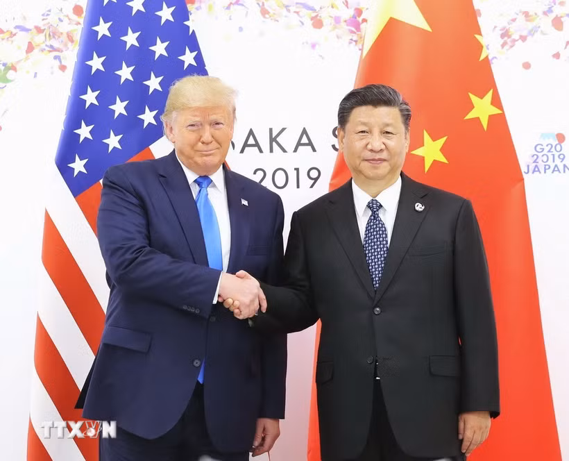 Chủ tịch Trung Quốc Tập Cận Bình (phải) trong cuộc gặp Tổng thống Mỹ Donald Trump tại Osaka, Nhật Bản ngày 29/6/2019. (Nguồn: THX/TTXVN)