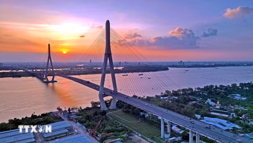 Cầu Cần Thơ là cầu dây văng có nhịp chính dài nhất tại khu vực Đông Nam Á (chiều dài nhịp chính là 550m), được xây dựng bằng nguồn viện trợ phát triển chính thức ODA của Chính phủ Nhật Bản và vốn đối ứng của Chính phủ Việt Nam. (Ảnh: Tuấn Anh/TTXVN)