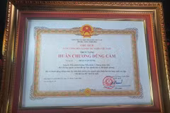 Chủ tịch nước quyết định truy tặng Huân chương Dũng cảm cho Trung tá Trần Văn Tùng vì đã có hành động dũng cảm, hy sinh thân mình cứu người. (Ảnh:BQP)