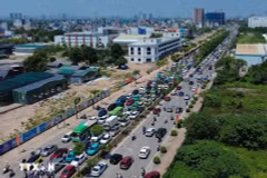Giao thông tại đường Cổ Linh (Hà Nội) ngày 2/9. (Ảnh: Phan Phương/TTXVN)