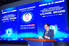 GS.TS. Nguyễn Hiếu Minh, Phó Giám đốc Học viện Kỹ thuật mật mã phát biểu khai mạc hội thảo. (Ảnh: PV/Vietnam+)