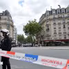 Cảnh sát phong tỏa hiện trường một vụ bạo lực ở Paris, Pháp. (Ảnh: THX/TTXVN phát)