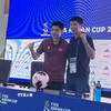 Huấn luyện viên đội tuyển Việt Nam Kim Sang Sik và cầu thủ Đình Bắc tại họp báo. (Ảnh: Đỗ Quyên/TTXVN)