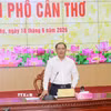 Ông Trần Chí Hùng, Phó Chủ tịch Ủy ban Nhân dân Thành phố Cần Thơ, Trưởng Tiểu ban Nội dung và Tuyên truyền, chủ trì cuộc họp phát biểu. (Ảnh: Ngọc Thiện/TTXVN)