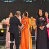 Cô Nguyễn Thị Liên Hương, Giảng viên tại Đại học Đài Loan (Trung Quốc), tại Lễ trao giải Sứ giả Tiếng Việt ở nước ngoài năm 2026. (Ảnh: TTXVN phát)