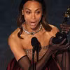 Zoe Saldana xúc động khi nhận giải. (Nguồn: Reuters)
