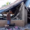 Ngôi nhà bị hư hại sau động đất tại đảo Flores, Indonesia ngày 15/8/2026. (Ảnh: THX/TTXVN phát)
