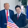 Tổng thống Mỹ Donald Trump (trái) và Tổng thống Hàn Quốc Lee Jae Myung tại cuộc gặp ở Nhà Trắng, Washington DC., Mỹ, ngày 25/8/2025. (Nguồn: THX/TTXVN)