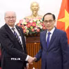 Bộ trưởng Bộ Ngoại giao Lê Hoài Trung tiếp Quốc vụ khanh Bộ Ngoại giao Thụy Điển Dag Hartelius. (Ảnh: An Đăng/TTXVN)
