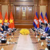 Thủ tướng Lê Minh Hưng đến chào Chủ tịch Đảng Nhân dân Campuchia, Chủ tịch Thượng viện Hun Sen. (Ảnh: Dương Giang/TTXVN)